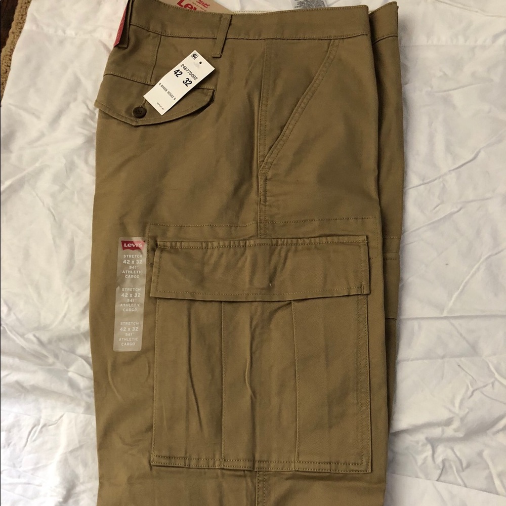 Men’s Levi’s 541 Athletic Cargo Fit pants 42x32